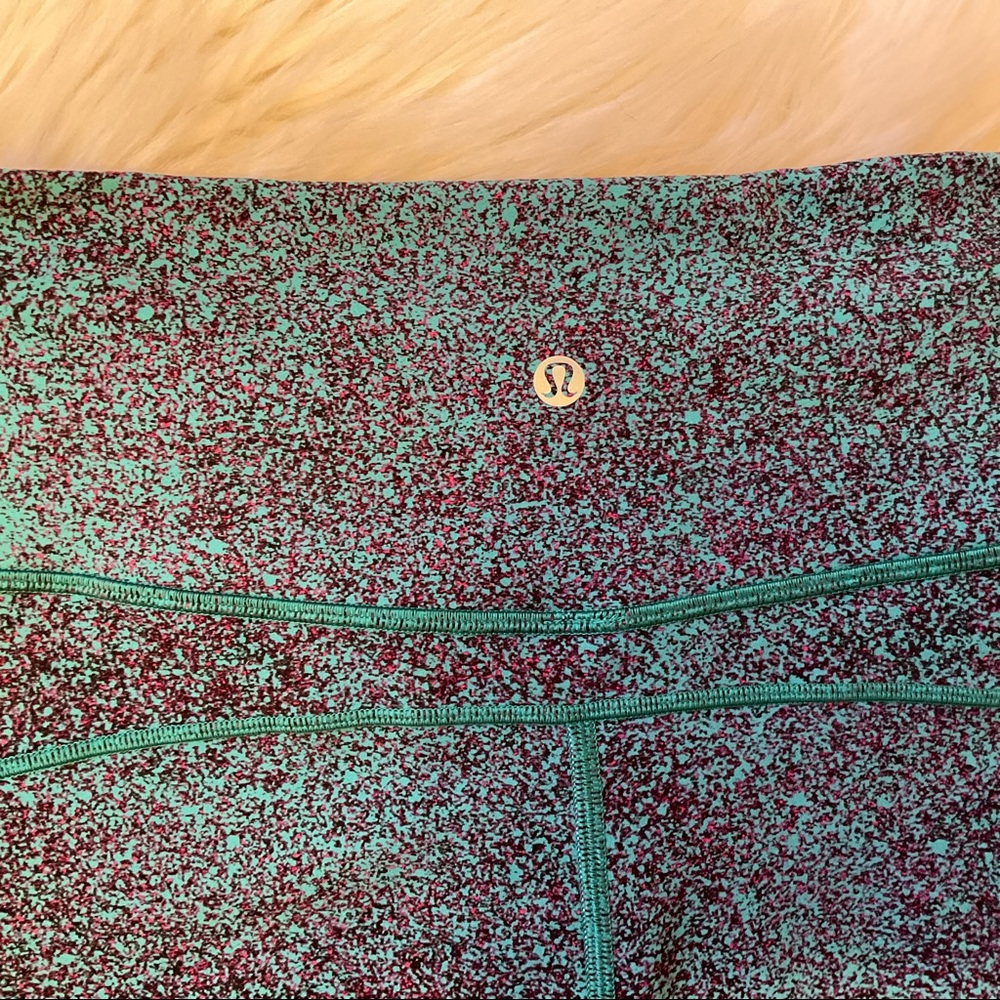 Lululemon In Movement Shorts - Size 12 - Everlux - Ditzy Spritz / Teal Media - Picture 10 of 11